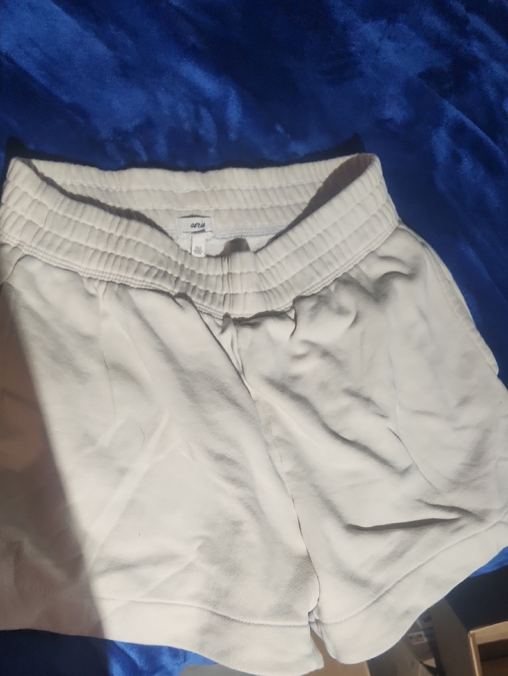 Aerie shorts sz small small stain